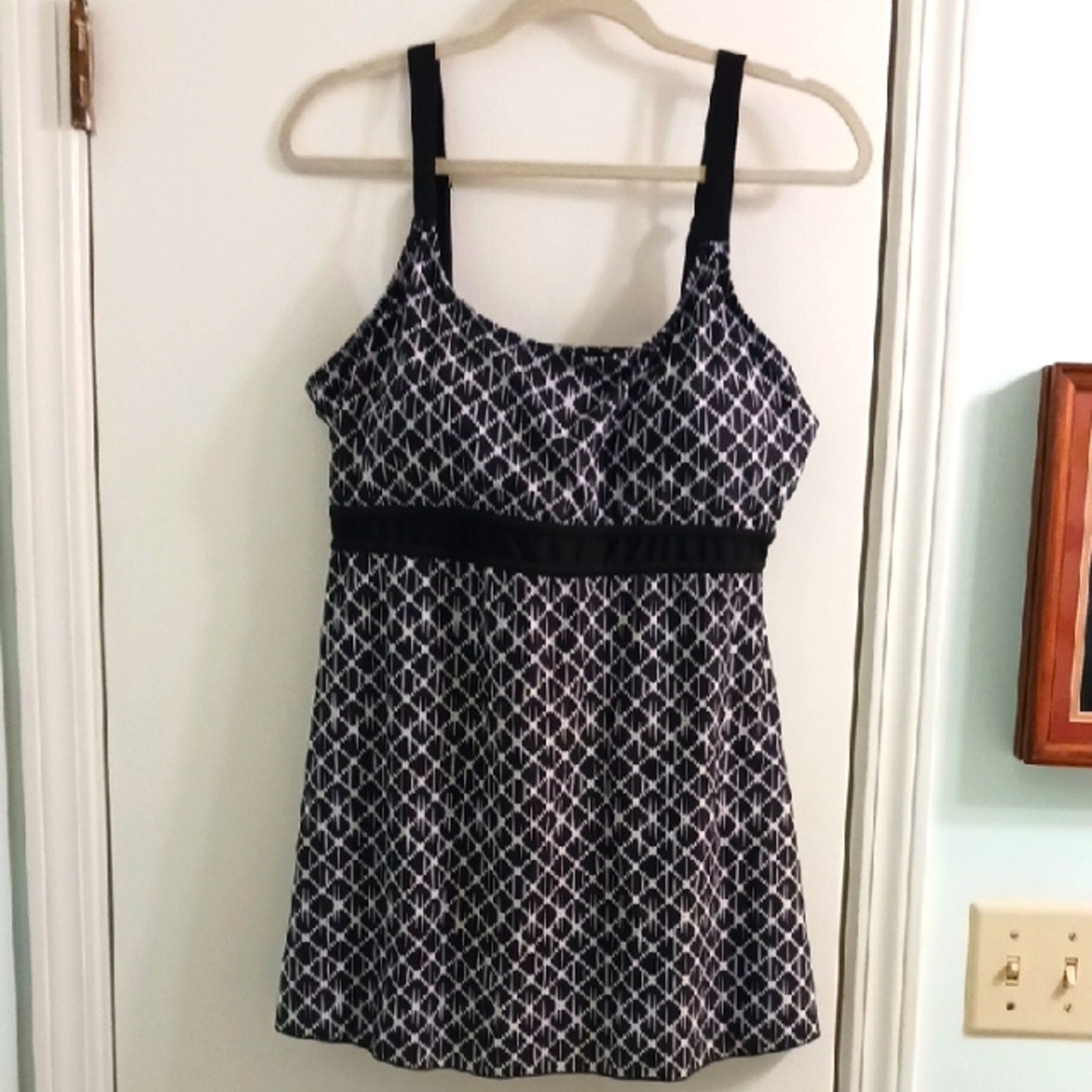 Black and White Geometric Patterned Swim Dress